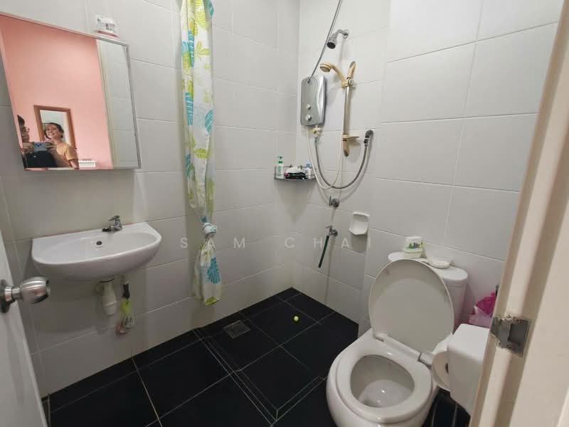 Cluster House for Sale in Setia Tropika (Johor Bahru) - Sam Chai - Bathroom - PropertyGuru.com.my