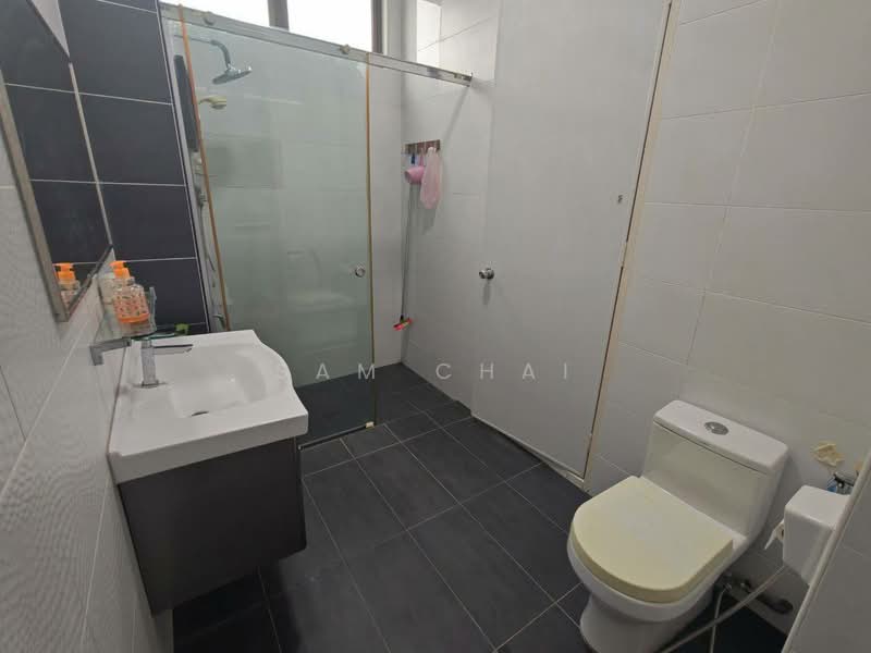 Cluster House for Sale in Setia Tropika (Johor Bahru) - Sam Chai - Bathroom - PropertyGuru.com.my