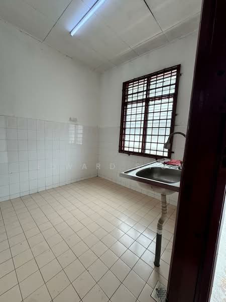 1-storey Terraced House for Sale in Ulu Tiram (Johor) - Edward Siow - Kitchen - PropertyGuru.com.my