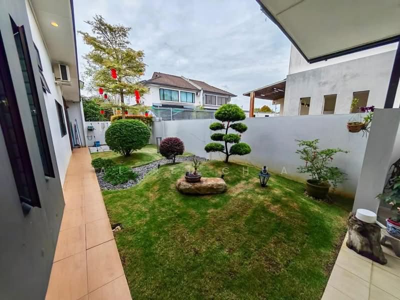 Semi-Detached House for Sale in Tabuan Jaya (Kuching) - Alfred Chua - Garden - PropertyGuru.com.my