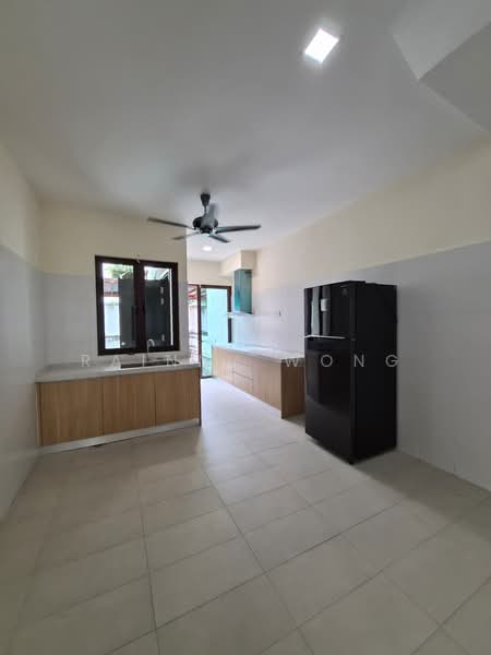 Rumah Berkembar untuk Disewa di Batu Ferringhi (Penang) - Rainny Wong - Kitchen - PropertyGuru.com.my