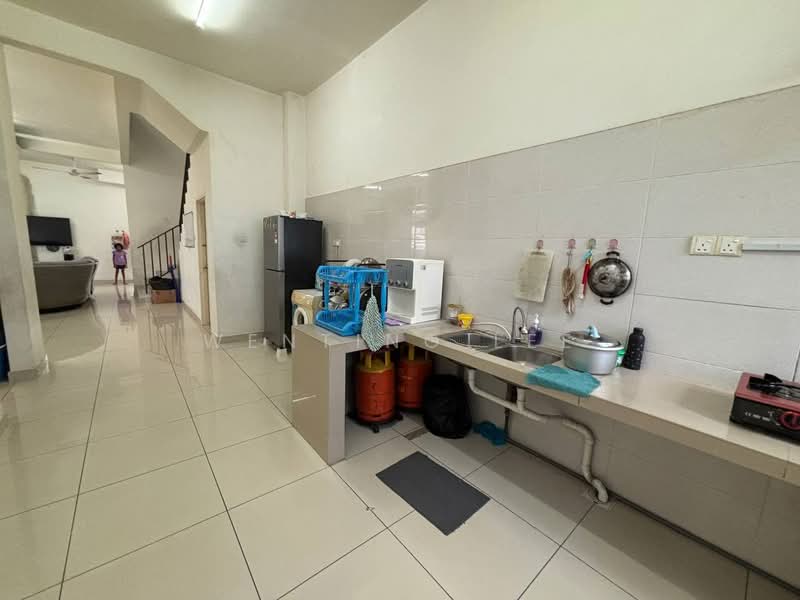 Semi-Detached House for Sale in Bandar Cemerlang (Ulu Tiram) - Wenting Lee - Kitchen - PropertyGuru.com.my