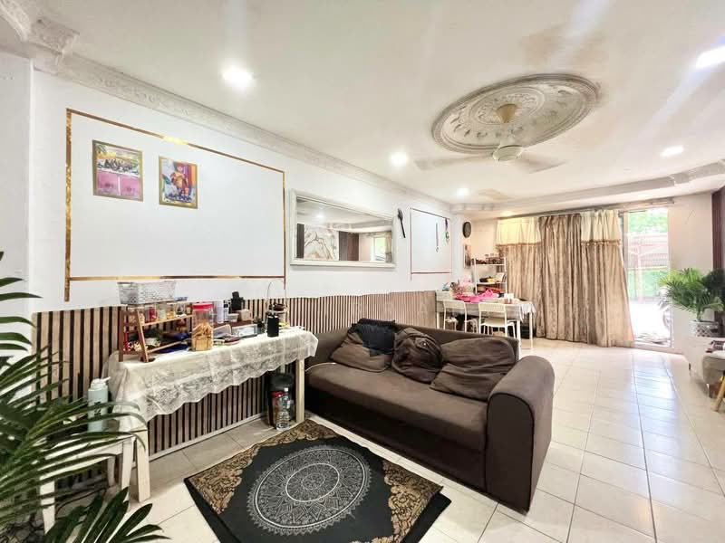 Pangsapuri untuk Dijual di Pangsapuri Anggerik - Azli Ibrahim - Living Room - PropertyGuru.com.my