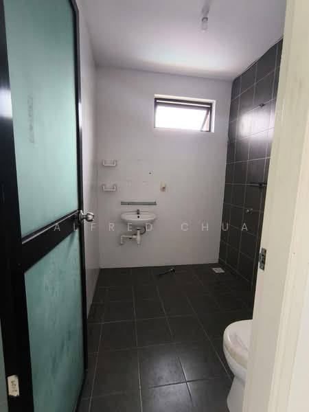 Apartment for Sale at Regalia - Alfred Chua - Bathroom - PropertyGuru.com.my