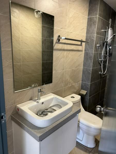 Kondominium untuk Dijual di The Hipster - Wai Lun - Bathroom - PropertyGuru.com.my