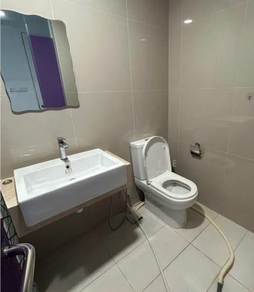 Servis Apartment untuk Disewa di Southlink - Ally Lee - Bathroom - PropertyGuru.com.my