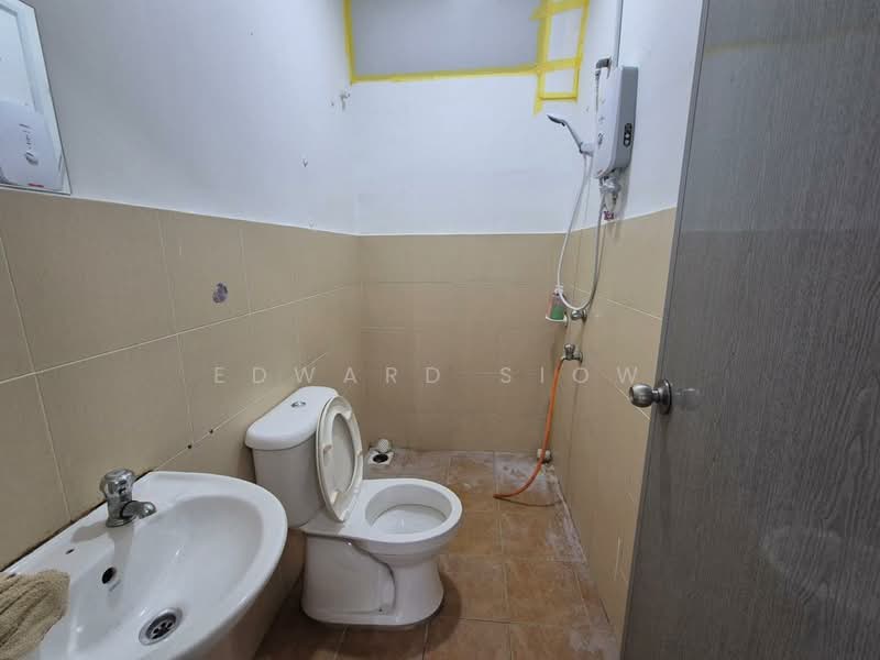 2.5-storey Terraced House for Sale in Senai (Johor) - Edward Siow - Bathroom - PropertyGuru.com.my