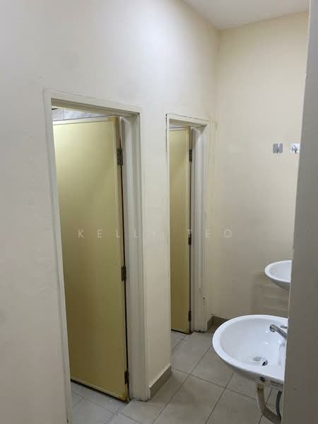 Pejabat untuk Disewa di Bandar Botanic (Klang) - Kelly Teo - Bathroom - PropertyGuru.com.my