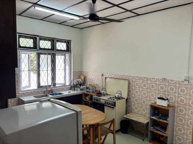 Bungalow for Sale in Kampung Geliga (Cukai) - Aiman Bin Hasnan - Kitchen - PropertyGuru.com.my