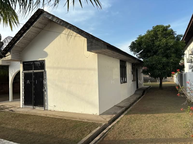 Bungalow for Sale in Kampung Geliga (Cukai) - Aiman Bin Hasnan - Exterior - PropertyGuru.com.my