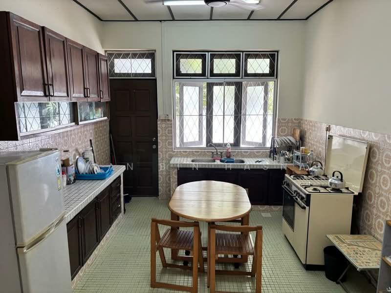 Bungalow for Sale in Kampung Geliga (Cukai) - Aiman Bin Hasnan - Kitchen - PropertyGuru.com.my