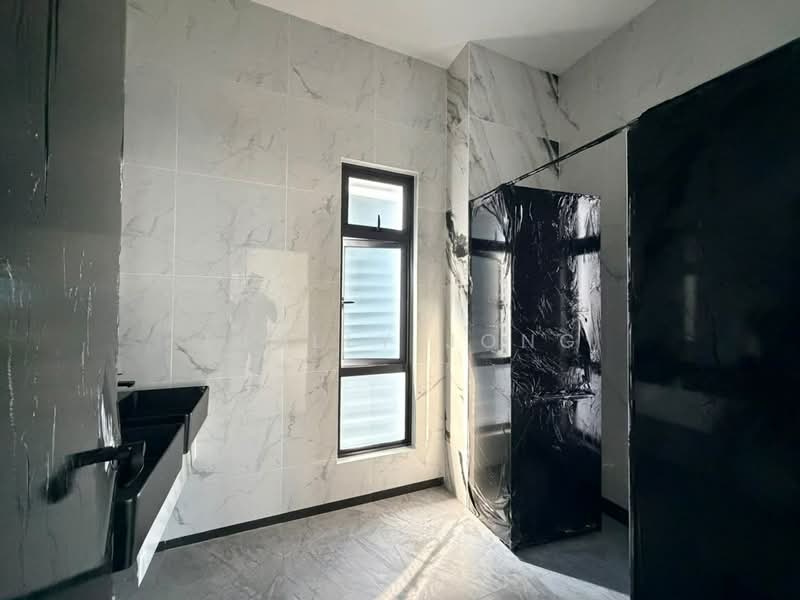 Semi-Detached House for Sale in Bandar Uda Utama (Johor Bahru) - Janlly Jong - Bathroom - PropertyGuru.com.my