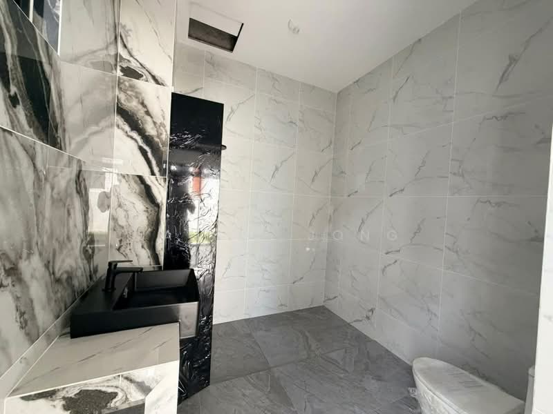 Semi-Detached House for Sale in Bandar Uda Utama (Johor Bahru) - Janlly Jong - Bathroom - PropertyGuru.com.my