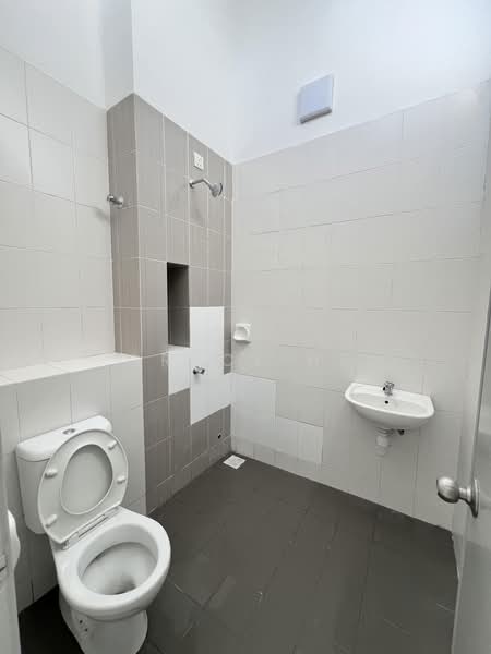 Rumah Teres 2 Tingkat untuk Dijual di Setia Ecohill (Semenyih) - Grace Ha - Bathroom - PropertyGuru.com.my