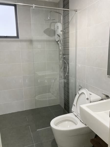 Service Residence for Sale at Far East - Lee Kah Shing - Bathroom - PropertyGuru.com.my