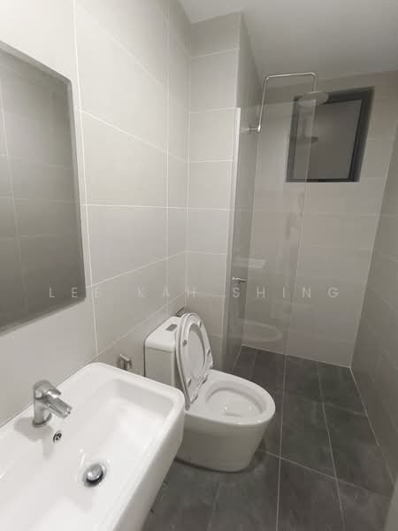 Service Residence for Sale at Far East - Lee Kah Shing - Bathroom - PropertyGuru.com.my