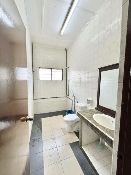 2-storey Terraced House for Sale in Taman Cempaka (Ampang) - Abid Sabarudin - Bathroom - PropertyGuru.com.my