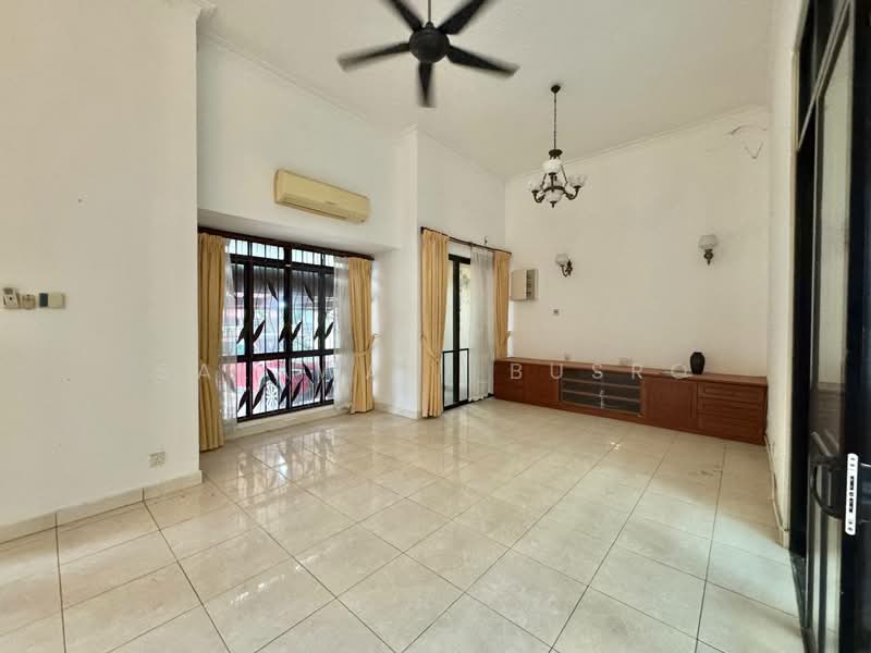 2-storey Terraced House for Sale in Bukit Jelutong (Shah Alam) - Salawati Busro - Living Room - PropertyGuru.com.my