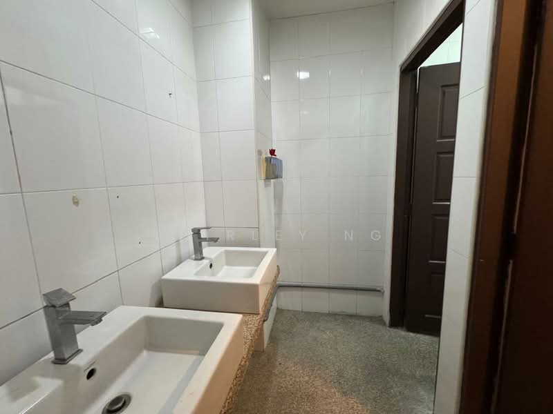 Shop / Office for Rent in Ara Damansara (Selangor) - Shirley Ng - Bathroom - PropertyGuru.com.my