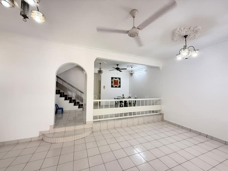 Rumah Teres 2 Tingkat untuk Disewa di Perling (Skudai) - Jade Gan - Living Room - PropertyGuru.com.my