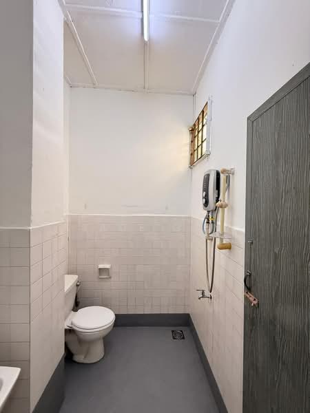 Rumah Teres 2 Tingkat untuk Disewa di Perling (Skudai) - Jade Gan - Bathroom - PropertyGuru.com.my