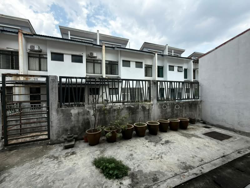 2-storey Terraced House for Sale in M Residence (Rawang) - Evelyn Khoo - Back Yard - PropertyGuru.com.my