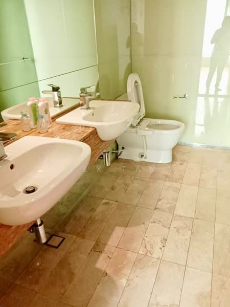 Servis Apartment untuk Disewa di Quadro Residences - Rex Tan - Bathroom - PropertyGuru.com.my