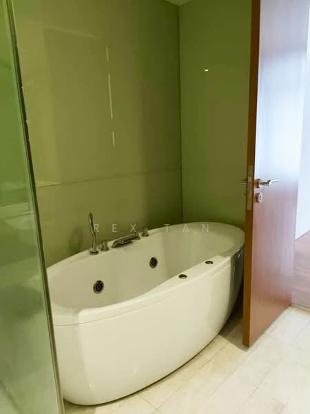 Servis Apartment untuk Disewa di Quadro Residences - Rex Tan - Bathroom - PropertyGuru.com.my