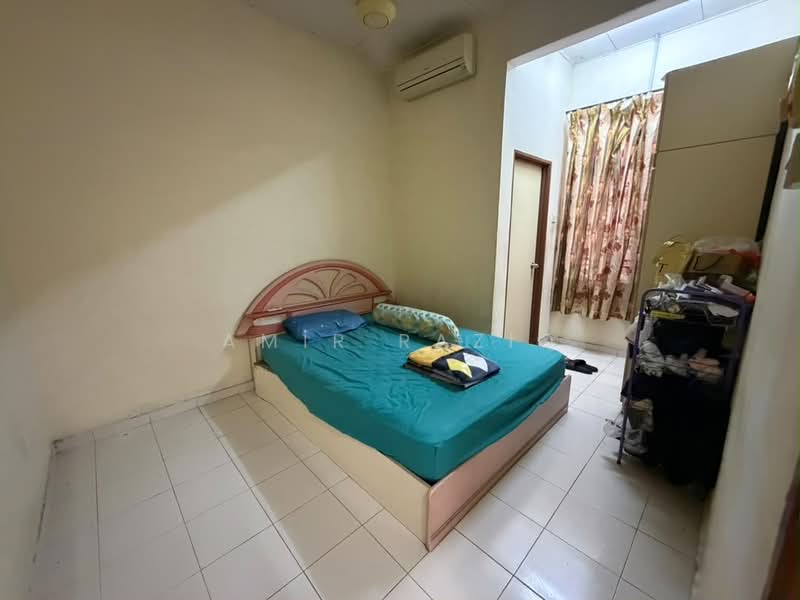 1-storey Terraced House for Sale in Bandar Pulai Jaya (Kulai) - Amir Raziq - Bedroom - PropertyGuru.com.my