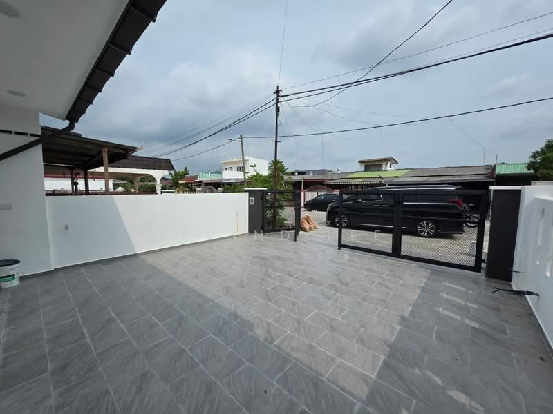 1-storey Terraced House for Sale in Klang (Selangor) - Arvind Lee - Exterior - PropertyGuru.com.my
