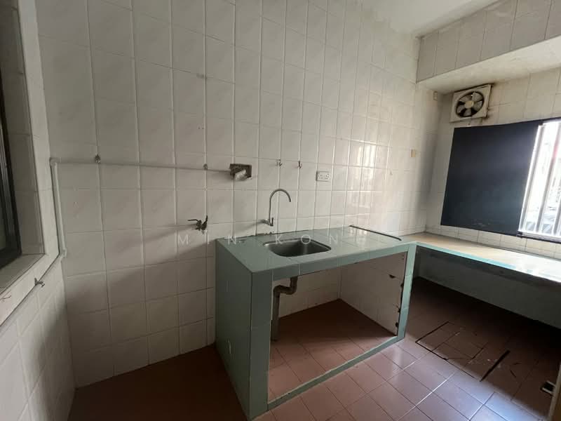 Rumah Teres 2 Tingkat untuk Disewa di Taman Mount Austin (Tebrau) - Min Kong - Kitchen - PropertyGuru.com.my