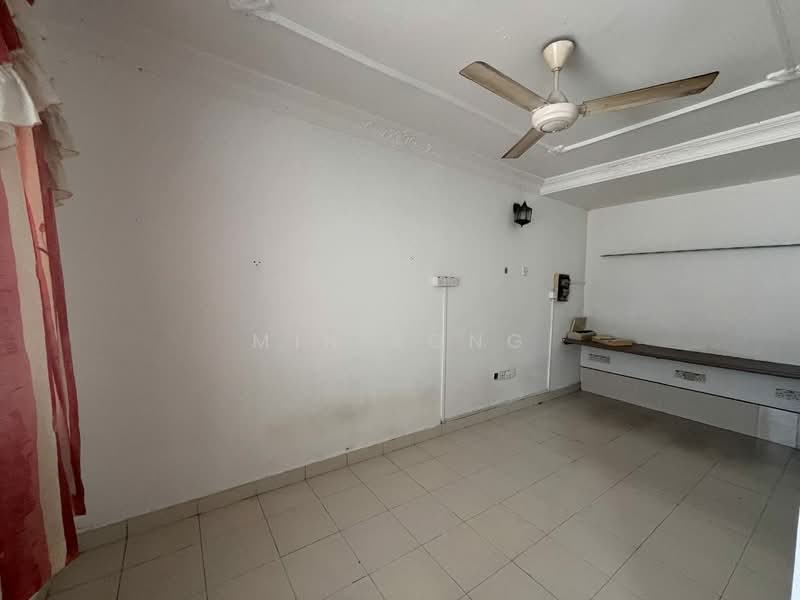 Rumah Teres 2 Tingkat untuk Disewa di Taman Mount Austin (Tebrau) - Min Kong - Living Room - PropertyGuru.com.my