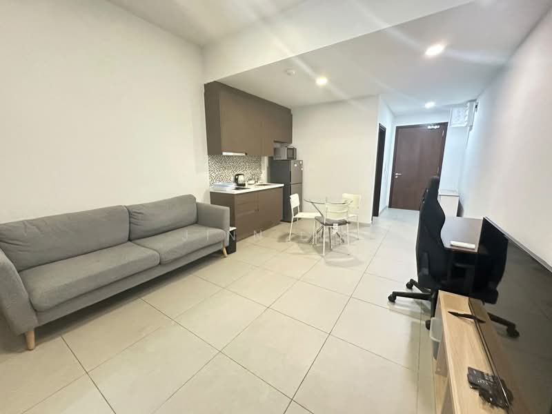 Servis Apartment untuk Disewa di Seventeen Mall & Residences (Biji Living) - Jinn Lee - Living Room - PropertyGuru.com.my
