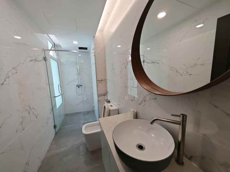 Kondominium untuk Dijual di Gurney Paragon - Loh BP - Bathroom - PropertyGuru.com.my
