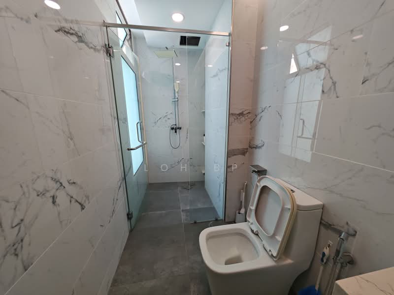 Kondominium untuk Dijual di Gurney Paragon - Loh BP - Bathroom - PropertyGuru.com.my