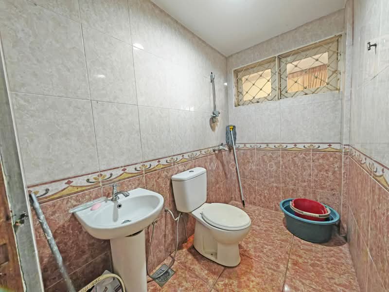 3-storey Terraced House for Sale in Ampang Jaya (Ampang) - Eason Wong - Bathroom - PropertyGuru.com.my