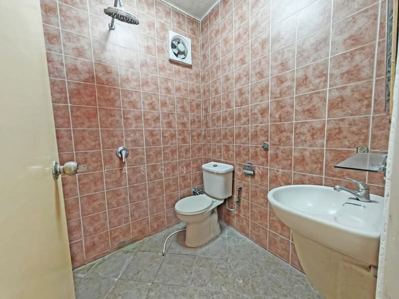 3-storey Terraced House for Sale in Ampang Jaya (Ampang) - Eason Wong - Bathroom - PropertyGuru.com.my