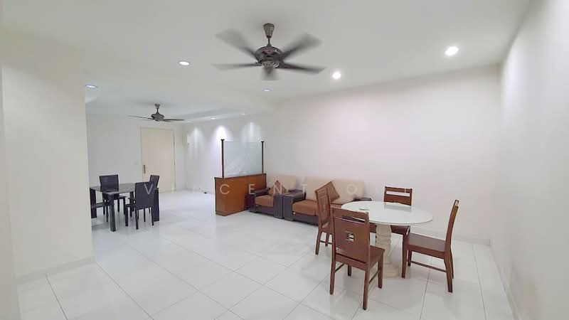 Kondominium untuk Dijual di Elit Heights @ Bayan City - Vincent Ooi - Living Room - PropertyGuru.com.my