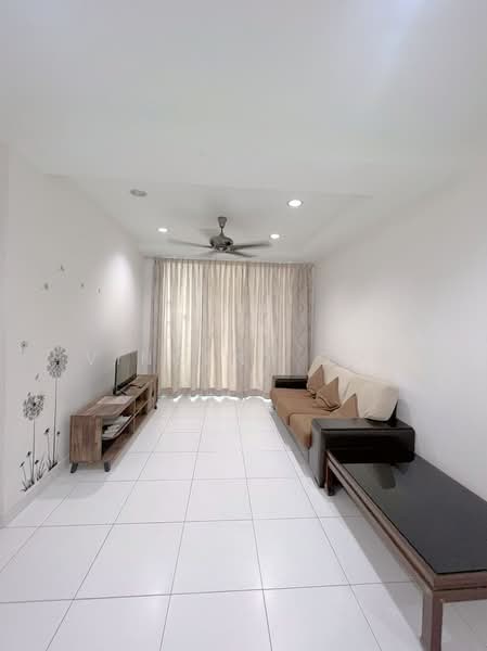 Kondominium untuk Dijual di Elit Heights @ Bayan City - Vincent Ooi - Living Room - PropertyGuru.com.my