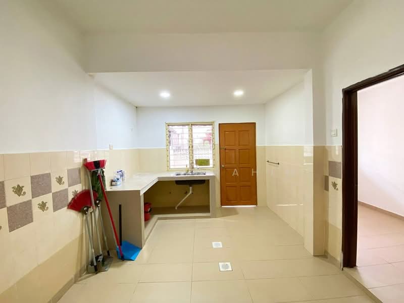 Rumah Teres 2 Tingkat untuk Dijual di Seksyen 7 (Bangi) - Azli Ibrahim - Kitchen - PropertyGuru.com.my