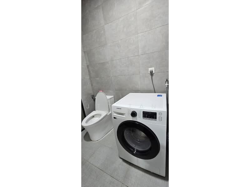 Servis Apartment untuk Disewa di Cubic Botanical - Jet Tan - Bathroom - PropertyGuru.com.my