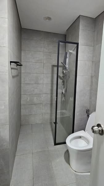 Servis Apartment untuk Disewa di Cubic Botanical - Jet Tan - Bathroom - PropertyGuru.com.my