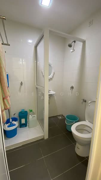Service Residence for Sale at Vista Alam Serviced Apartment - Niez Mohd Ali - Bathroom - PropertyGuru.com.my