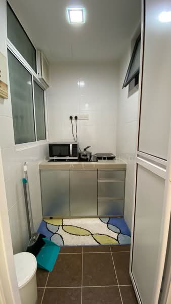 Service Residence for Sale at Vista Alam Serviced Apartment - Niez Mohd Ali - Kitchen - PropertyGuru.com.my