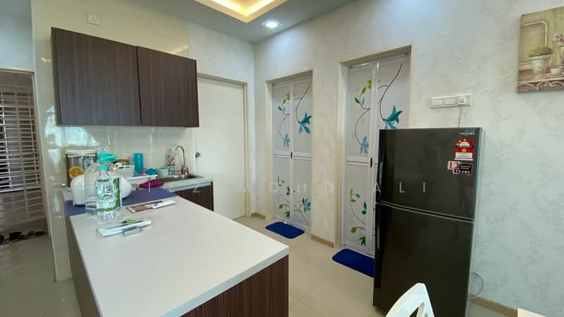 Service Residence for Sale at Vista Alam Serviced Apartment - Niez Mohd Ali - Kitchen - PropertyGuru.com.my