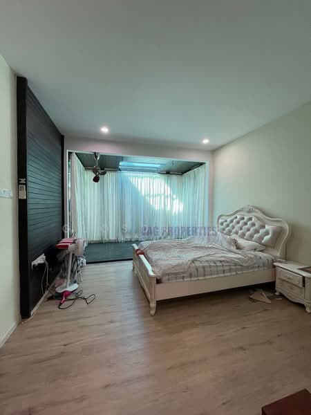 Semi-Detached House for Sale in Taman Pelangi Indah (Ulu Tiram) - Gloson Ten - Bedroom - PropertyGuru.com.my