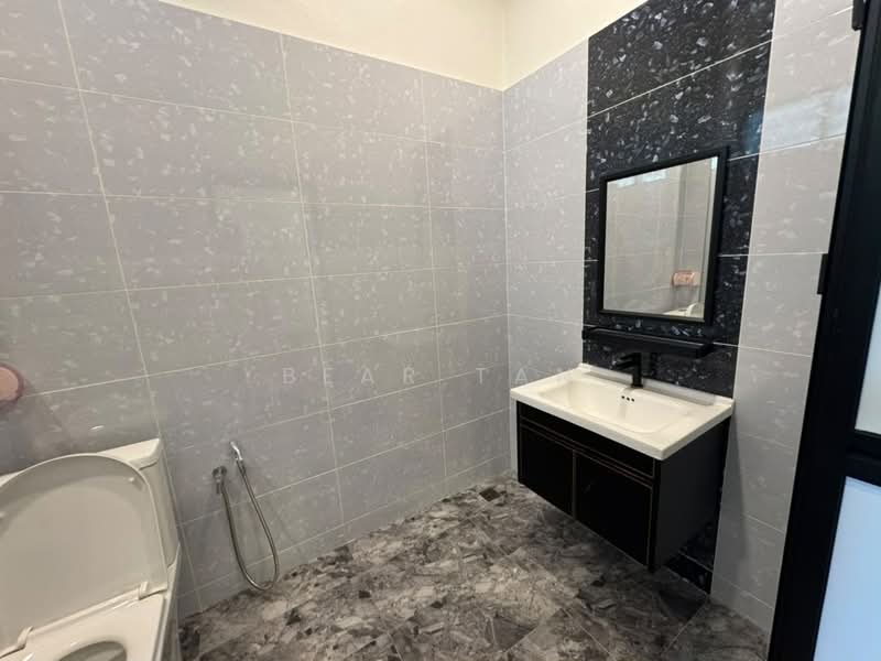 2.5-storey Terraced House for Sale in Tanjung Tokong (Penang) - Bear Tan - Bathroom - PropertyGuru.com.my