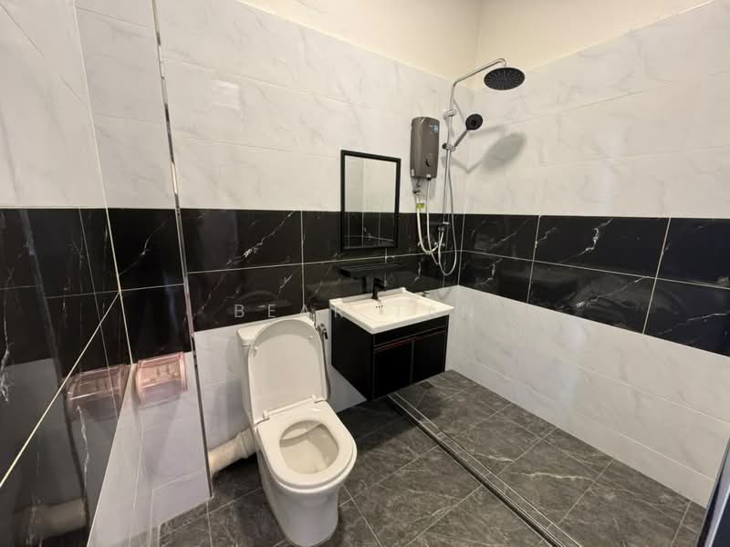 2.5-storey Terraced House for Sale in Tanjung Tokong (Penang) - Bear Tan - Bathroom - PropertyGuru.com.my