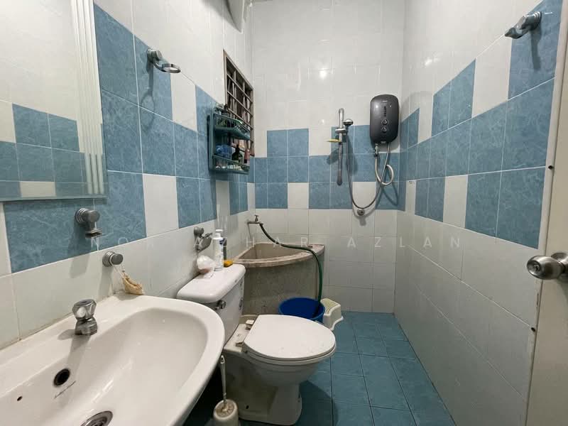 2-storey Terraced House for Sale in Usj 2 (Subang Jaya) - Nor Azhar Azlan - Bathroom - PropertyGuru.com.my