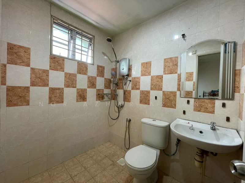 2-storey Terraced House for Sale in Usj 2 (Subang Jaya) - Nor Azhar Azlan - Bathroom - PropertyGuru.com.my